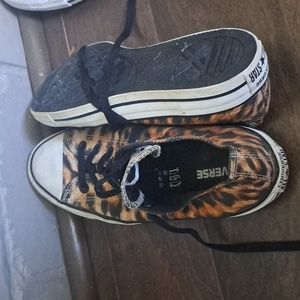 Unisex cheetah Converse All Star Size 8 Men's Size 10 Women's Used Condition